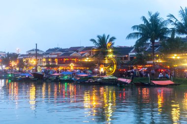 Hoi An, Quang Nam, Vietnam - 03 Ocak 2019: Vietnam eski bir şehir Hoi Nehri üzerinde tekne