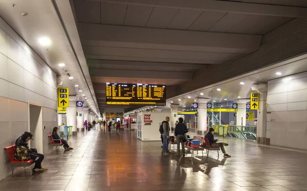 Bologna, Italy 03 MAY, 2018: Bologna Main train station timetable — Stock Photo, Image