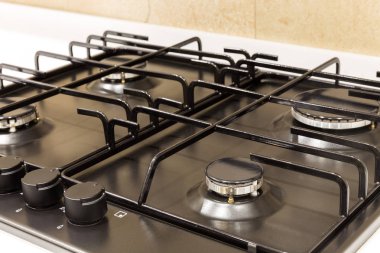 Siyah modern mutfak gaz brülör soba