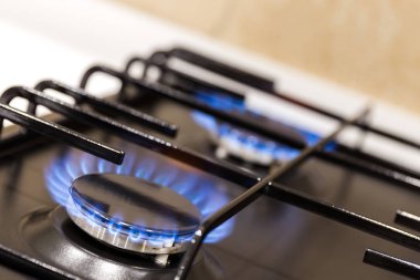Siyah modern mutfak gaz brülör soba