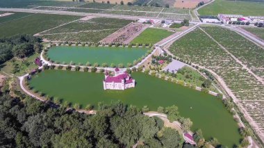 Kabardey-çatışmalar işgalciler, Rusya 08 Temmuz 2018: su, Chateau Erken Kabardey-çatışmalar, işgalciler Rusya çevrili bir güzel kale