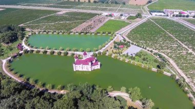 Kabardey-çatışmalar işgalciler, Rusya 08 Temmuz 2018: su, Chateau Erken Kabardey-çatışmalar, işgalciler Rusya çevrili bir güzel kale