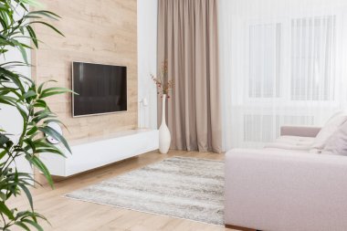 Modern açık oturma odası tv cihazları ile