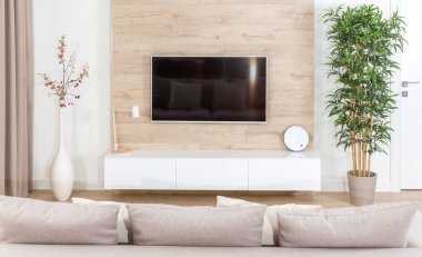 Modern açık oturma odası tv cihazları ile