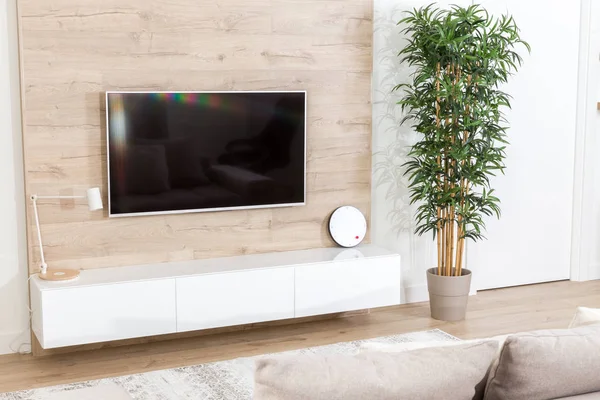 Modern açık oturma odası tv cihazları ile