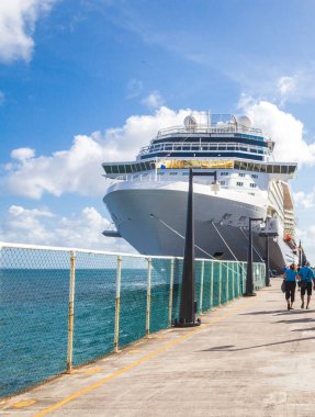 Basseterre, St. kitleri ve Nevis 14 Aralık, 2016: kruvaziyer yolcu gemilerindeki dön