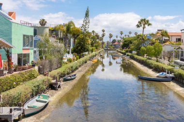 Venedik, Amerika Birleşik Devletleri - 21 Mayıs 2015: Kaliforniya'daki Venice Beach Canals'daki evler
