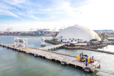 Long Beach, California, ABD - 30 Mayıs 2015: Long Beach, Kaliforniya'daki yolcu gemisi terminal kubbesinin havadan görünümü