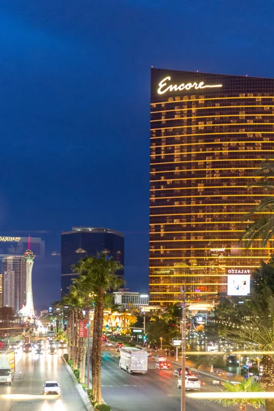 LAS VEGAS, USA 29 พฤษภาคม ค.ศ. 2015: Encore Casino and Hotel at dusk in Las Vegas, USA . — ภาพถ่ายสต็อก