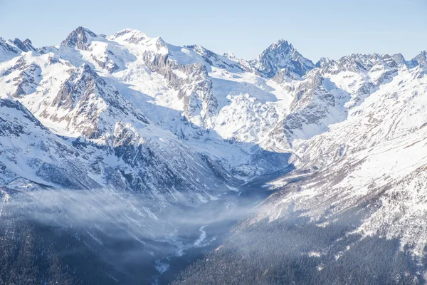 Mauntain glaciar vista panorâmica com céu azul e neve — Fotografia de Stock