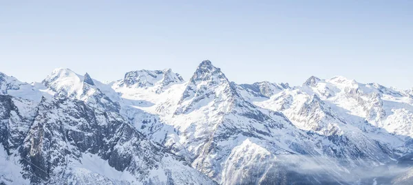Mauntain gletsjer panoramisch uitzicht met blauwe lucht en sneeuw — Stockfoto