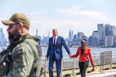 New York, Ny, Abd - 16 Mayıs 2019: New York Belediye Başkanı Bill de Blasio ve eşi Chirlane Mccray Liberty Adası'ndaki Özgürlük Müzesi Açılış Kutlaması'na vardılar, Ny Usa