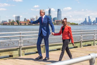 New York, Ny, Abd - 16 Mayıs 2019: New York Belediye Başkanı Bill de Blasio ve eşi Chirlane Mccray Liberty Adası'ndaki Özgürlük Müzesi Açılış Kutlaması'na vardılar, Ny Usa