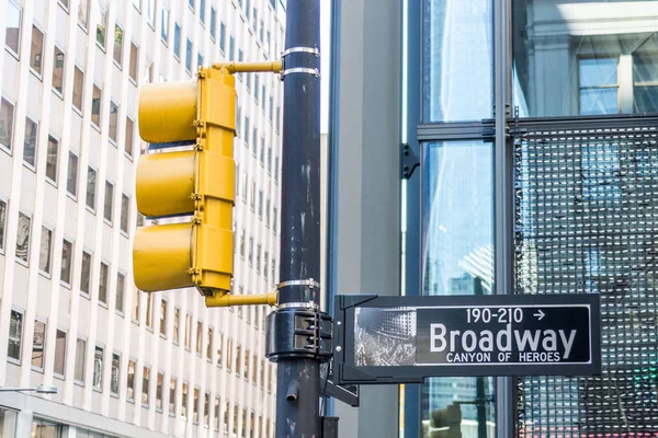 Бродвей вулиці знак в Нью-Йорку США — стокове фото
