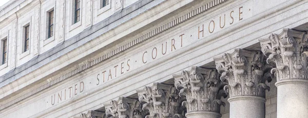 United States Court House. Courthouse facade with columns, lower Manhattan New York USA — Stock Photo, Image