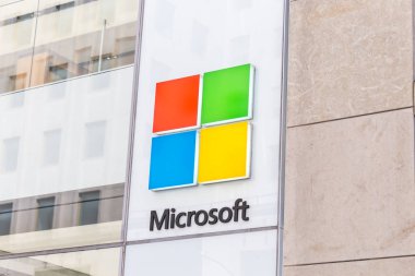 New York, Abd - 15 Mayıs 2019: Manhattan'daki Microsoft mağazası. Microsoft pc işletim sistemleri, ofis uygulamaları ve web tarayıcısı pazarında baskın dünyanın en büyük yazılım üreticisi