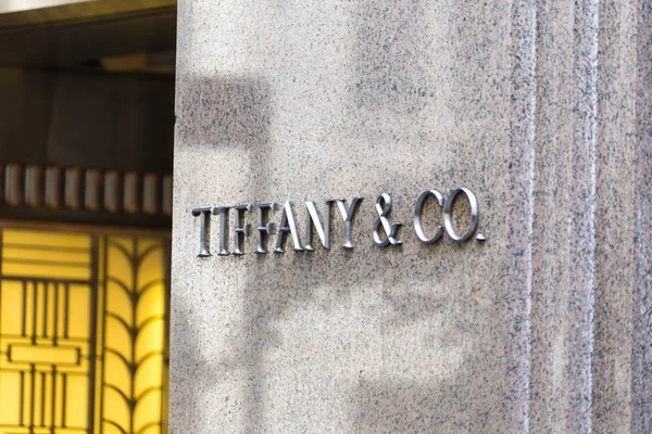 NUEVA YORK, EE.UU. - 15 DE MAYO DE 2019: Tyffany and Co. tienda en Nueva York en la 5ª Avenida — Foto de Stock