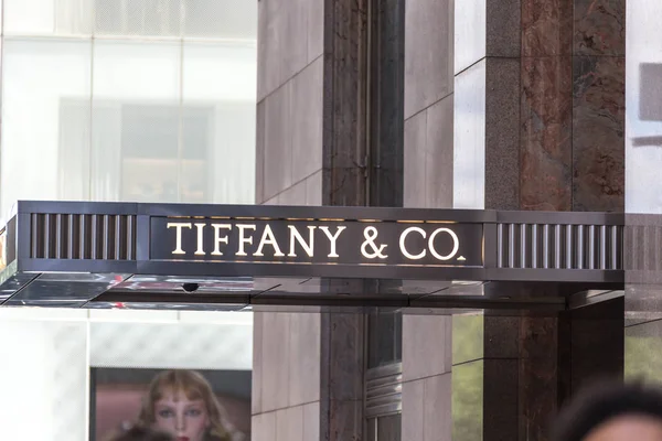 Нью-Йорк, США-15 травня 2019: Tyffany і Co. Store фронт в Нью-Йорку на 5-й авеню — стокове фото