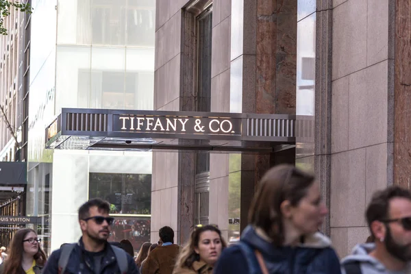 NUEVA YORK, EE.UU. - 15 DE MAYO DE 2019: Tyffany and Co. tienda en Nueva York en la 5ª Avenida — Foto de Stock