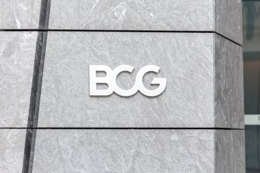 New York, ABD-17 Mayıs, 2019: New York ofisinde Hudson Yards BCG şirketinin logosu. Boston danışmanlık grubu BCG 1963 yılında kurulan yönetim danışmanlık firmasıdır