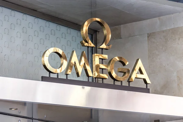 MELBOURNE AUSTRALIA - 24 мая 2014 года: логотип часов OMEGA - OMEGA - швейцарский производитель роскошных часов, базирующийся в Bienne Switzerland — стоковое фото