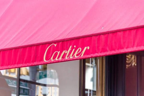 New York, USA - 15. Mai 2019: Schmuckgeschäft Cartier in New York City. societe cartier entwirft und verkauft Schmuck und Uhren. gegründet in paris, frankreich. — Stockfoto