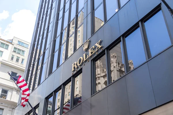 NUEVA YORK, EE.UU. - 15 DE MAYO DE 2019: Edificio Rolex en la esquina de la 5ª Avenida y la Calle 53 en Midtown Manhattan, Nueva York, EE.UU. — Foto de Stock