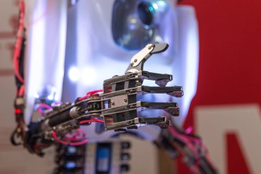 Stavropol, Rusya-6 Nisan 2019: modern promo robot, Stavropol, Rusya 'da teknoloji sergisi