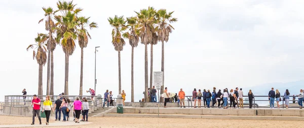 ЛОС-АНДЖЕЛЕС, США - 11 МАЯ, 2019: Ocean Front Walk of Venice Beach в Лос-Анджелесе. Знаменитый пляж в Калифорнии — стоковое фото
