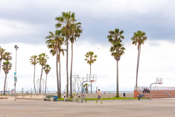 LOS ANGELES, États-Unis - 11 MAI 2019 : Ocean Front Walk of Venice Beach à Los Angeles. Plage célèbre en Californie — Photo