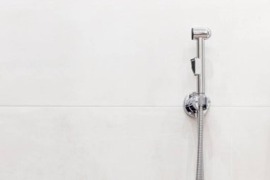 Kopya alanı ile bide duş başlığı. Modern banyo iç.