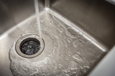 Modern evde gıda atık bertaraf ile Paslanmaz mutfak lavabo