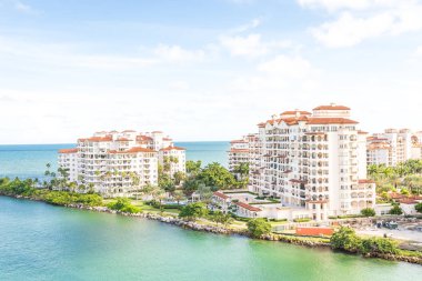 Miami, Abd - 06 Eylül 2014 : Fisher Adası'ndaki dairelerin havadan drone görünümü 06 Eylül 2014'te Miami'de.