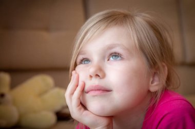 Bir rüya güzel küçük kız Closeup