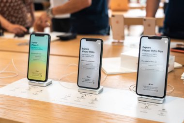 Aventura, Florida, Abd - 20 Eylül 2019: Apple'ın yeni akıllı telefonu olarak gösterilen iphone 11, 11 Pro ve Pro Max satışa çıkıyor