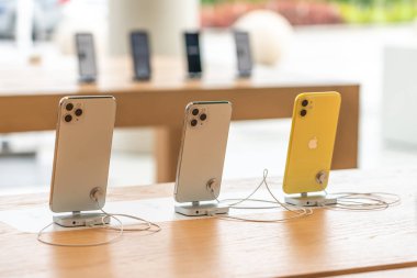 Aventura, Florida, Abd - 20 Eylül 2019: Apple'ın yeni akıllı telefonu olarak gösterilen iphone 11, 11 Pro ve Pro Max satışa çıkıyor