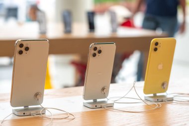 Aventura, Florida, Abd - 20 Eylül 2019: Apple'ın yeni akıllı telefonu olarak gösterilen iphone 11, 11 Pro ve Pro Max satışa çıkıyor