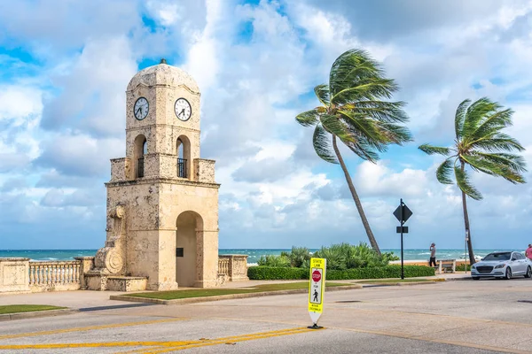 Palm Beach, Florida, USA-september 14, 2019: Worth Avenue klocktornet i Florida USA — Stockfoto