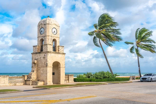 Часовая башня Palm Beach Worth Avenue, Флорида, США — стоковое фото