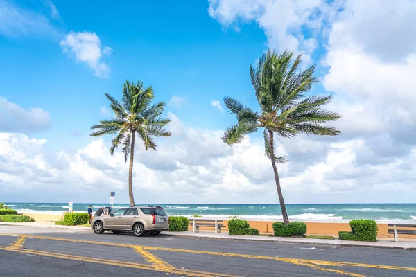 Palm Beach, Florida, USA - September 14, 2019: Worth Avenue clock tower in Florida USA — Stock Photo, Image