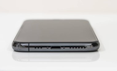 Moskova, Rusya - 24 Eylül 2019: Beyaz arka planda Apple iphone 11 pro