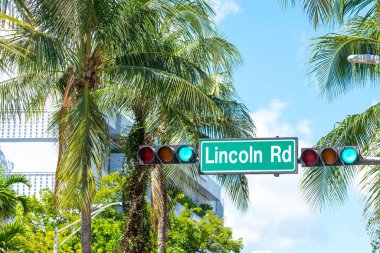 Miami Beach sokak işareti Lincoln Road, art deco bölgesinde ünlü merkezi alışveriş merkezi sokak