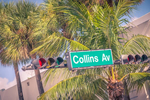 Sinal de rua da famosa Collins Avenue, Miami, Flórida, EUA — Fotografia de Stock