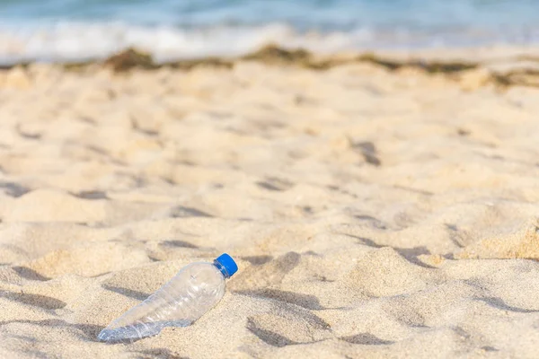 Plastic bottle on the beach left by tourist — Stock Photo, Image
