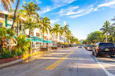 Miami, Abd - 09 Eylül 2019: Florida Miami South Beach sabah ünlü Ocean Drive sokak görünümü
