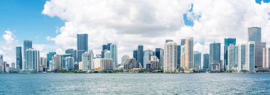 Gündüz biscayne Körfezi ile Miami şehir manzarası