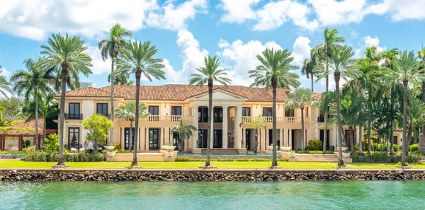 Luxuriöse villa in miami beach, florida, usa — Stockfoto