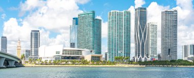 Miami, Usa - 11 Eylül 2019: American Airlines Arena ile Miami Skyline