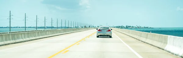 Florida, EE.UU. - 12 de septiembre de 2019: Panorama de la carretera US1 a Key West sobre las llaves de Florida —  Fotos de Stock