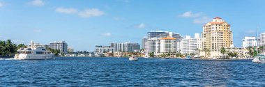 Fort Lauderdale, Florida - 20 Eylül 2019: Fort Lauderdale 'in kanal siluetinin panoraması